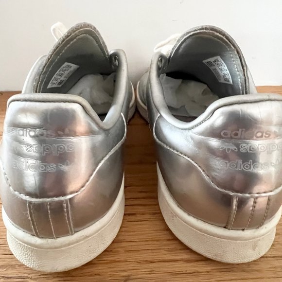Adidas x Stan Smith Silver Tennis Shoes Women's Size 8 - Picture 4 of 5